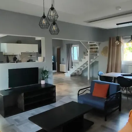 Elyra House 度假居 *