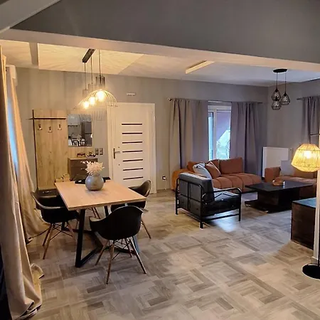 Elyra House 度假居 *