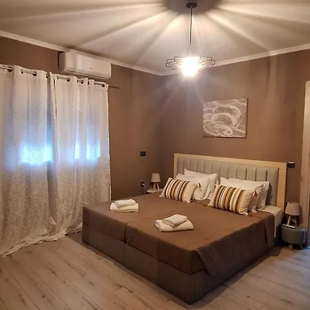 Elyra House Perivólion