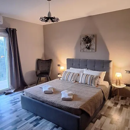 Elyra House 度假居 *